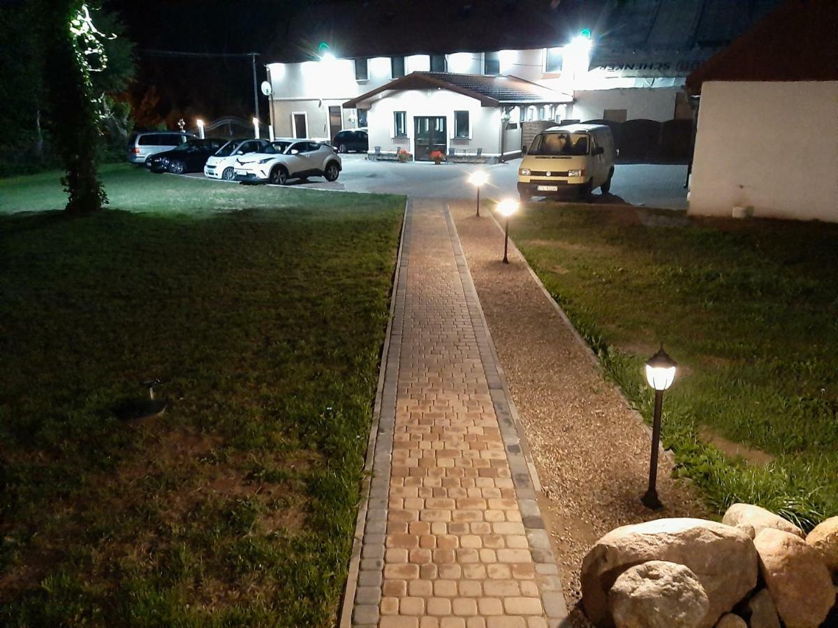 Zajazd Zamkowy - Schlossgasthof Krąg Exteriör bild
