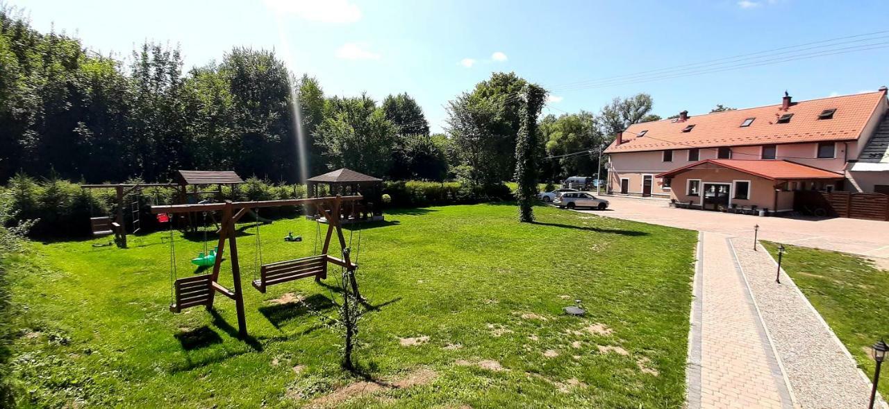 Zajazd Zamkowy - Schlossgasthof Krąg Exteriör bild
